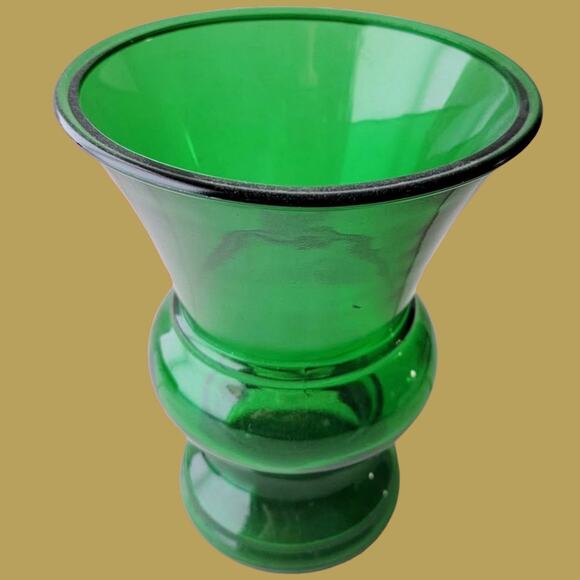 Vintage 1960s Napco 1170 Emerald Green Glass 8" Urn Vase - Picture 2 of 5